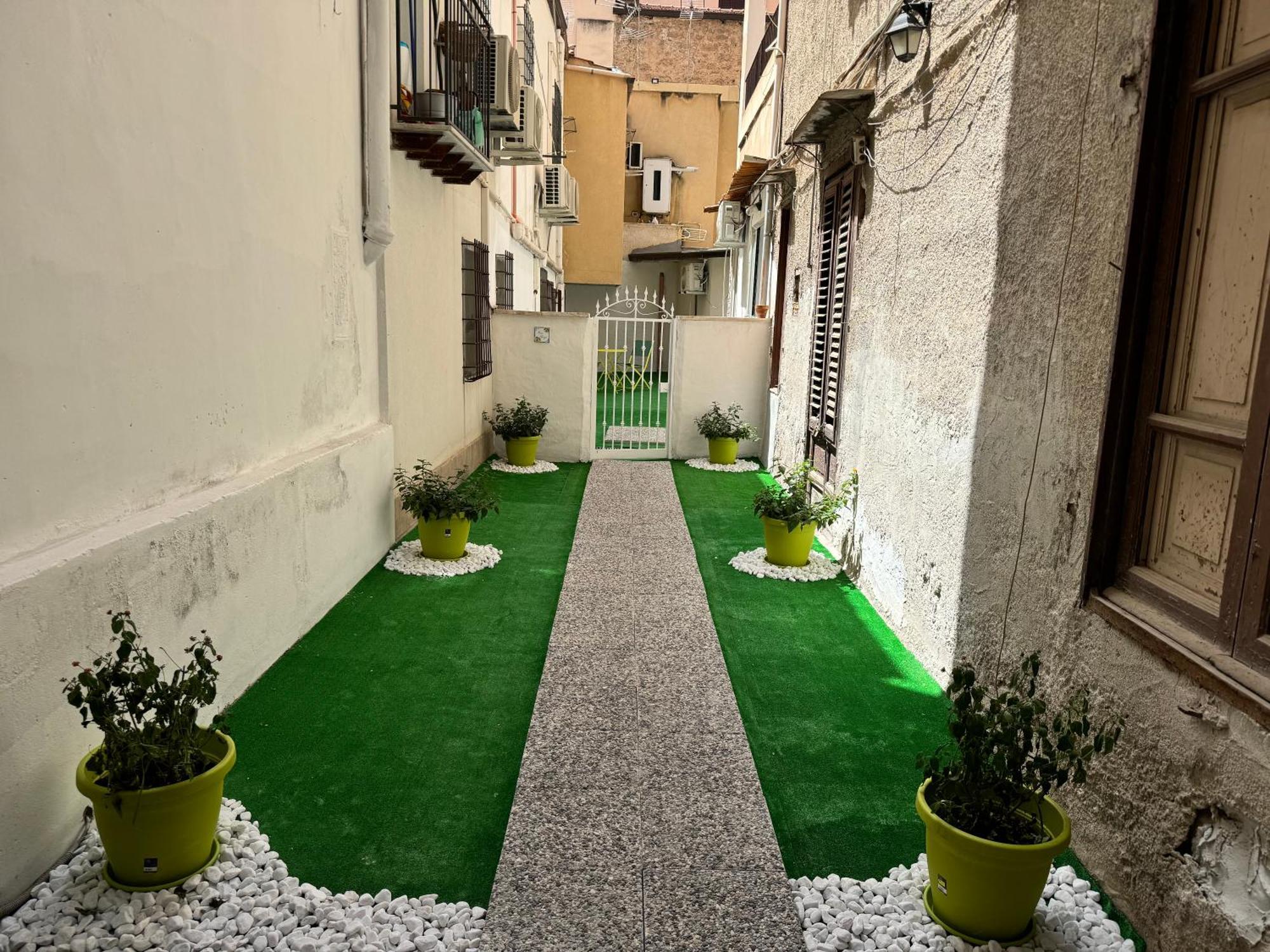 Ballar'Home - Casa Sbriju' Palermo Exterior photo